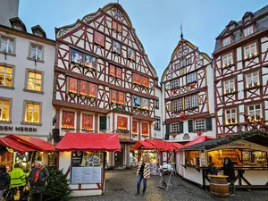 Sabine bij de adventskalender in Bernkastel-Kues