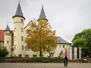 Patrick voor het slot van Lohr, oftwel kasteel van Sneeuwwitje