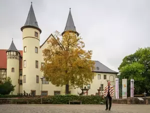 Patrick voor het slot van Lohr, oftwel kasteel van Sneeuwwitje