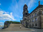 Patrick op de trappen naar de Brühlsche terrassen in Dresden