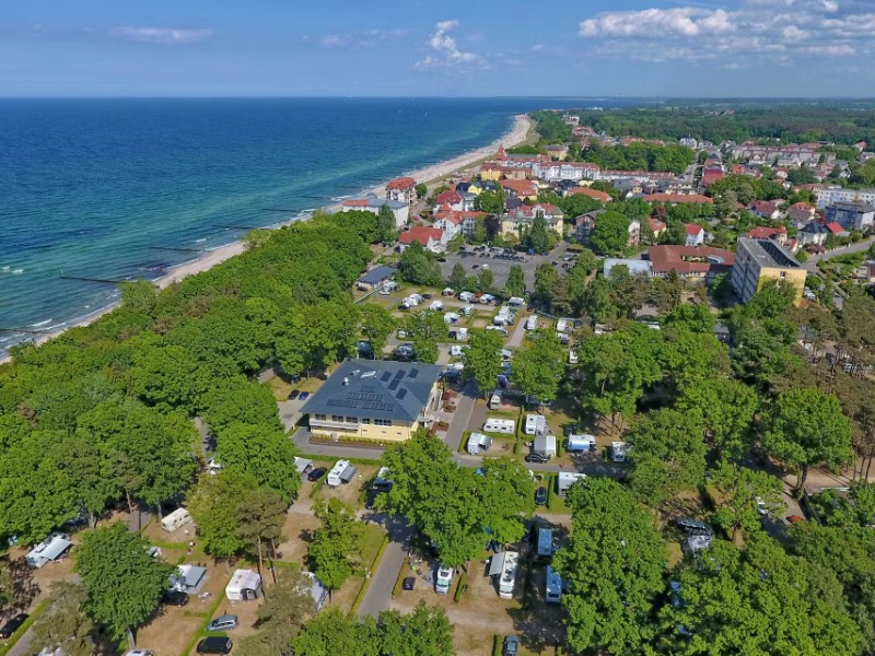 De camping ostseebad Kuhlungsborn aan de Prachtige stranden van de Duitse Oostzee. De hond is hier toegestaan.