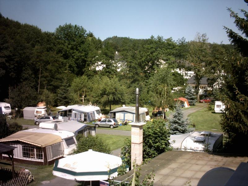 De gemoedelijke camping Oosbachtal in de Duitse Eifel.