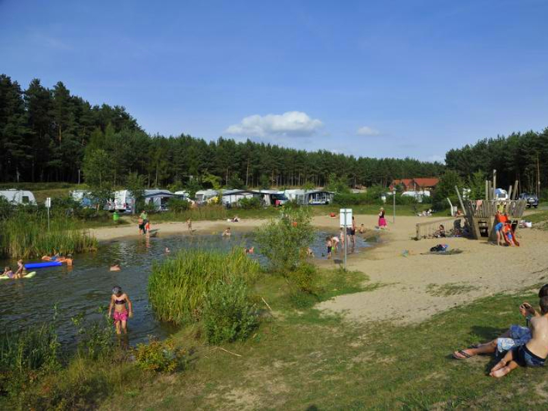 De gezellige camping Havelberge ligt aan de rand van het bos en aan de oevers van het water