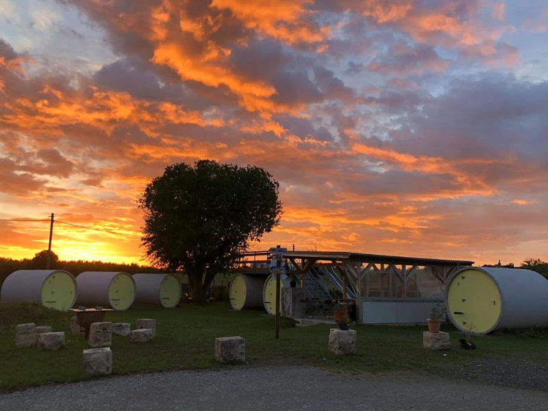 De stoere en bijzondere overnachtingsplek camping Apolda of Röhrencamp nabij het Duitse plaatsje Weimar in Thüringen.