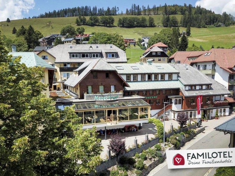 Hotel Engel in Todtnauberg. Dit hotel heeft fijne familiekamers, maar ook een wellness gedeelte en een binnenzwembad. Je kunt het hotel vinden in Todtnauberg, Zwarte Woud.