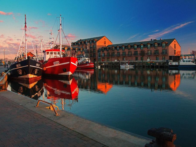 Het heerlijke luxe Hafenhotel meereszeiten ligt in Heiligenhafen, nabij de A1 en de route naar Denemarken.