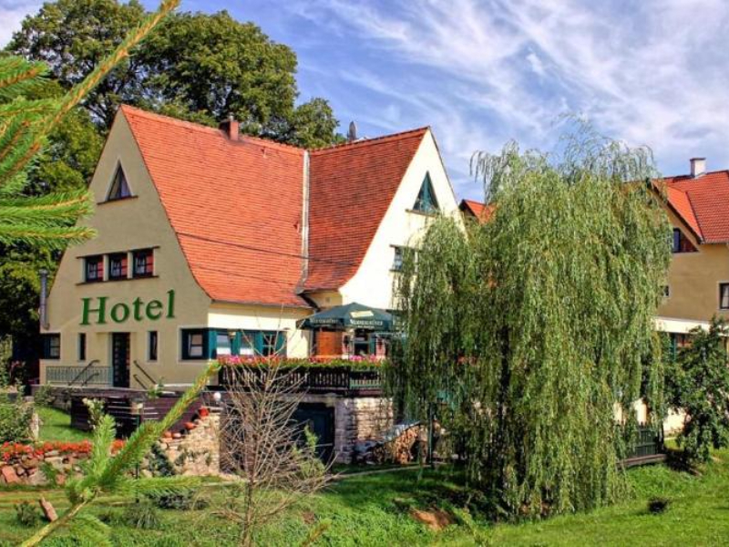 Het mooi gelegen overnachtingshotel 5 Linden bij Wickenrode in Saksen-Anhalt.