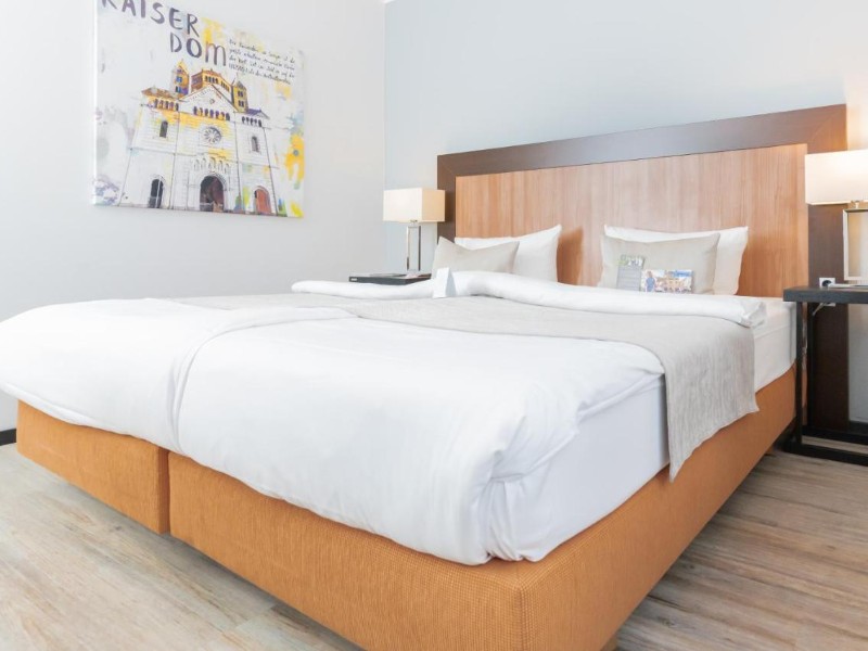 Een hotelkamer in Hotel Living am Wartturm. In dit vriendelijke hotel is de hond welkom en kun je fietsen huren. Zo kun je de stad op je eigen tempo bezichtigen!