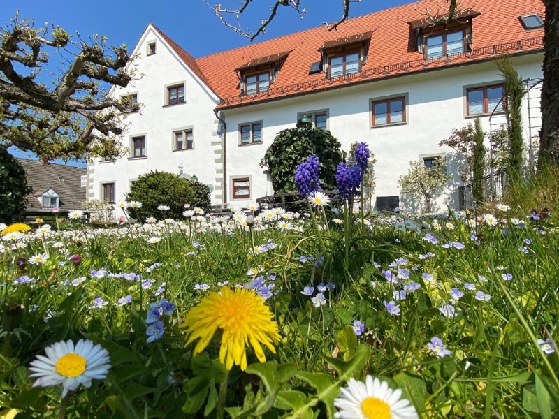 Het alndelijk gelegen luxe hotel Montfort Schlossle, op een kwartiertje fietsen van de stad Lindau