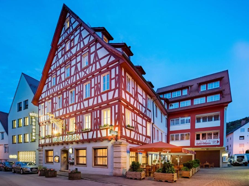 Heerlijk traditioneel Duits hotel Ochsen. Hier kun je goed overnachten op doorreis, maar het is ook een goede uitvalsbasis om de prachtige blautopf nu eens te bezoeken.
