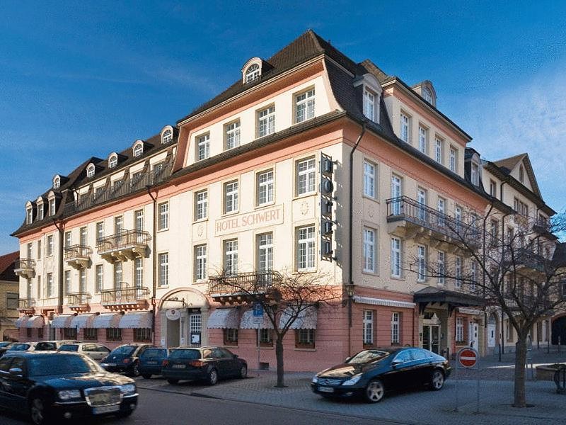 Het mooie Hotel Schwert in de stad Rastatt