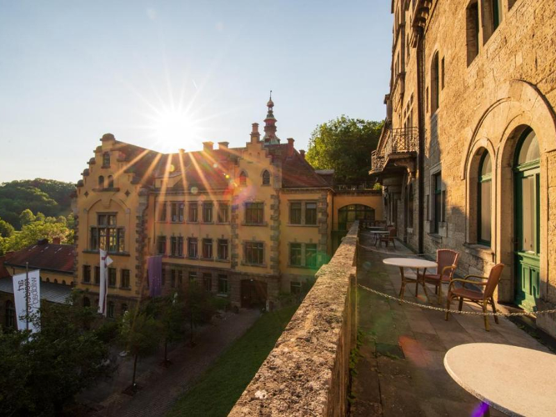 Hotel Wildbad Tagungsort is een schitterend en luxe hotel in een oud spa hotel, omgeven door prachtige natuur. Ook het middeleeuwse plaatsje Rothenburg ob der Tauber ligt vlakbij, evenals de A7. Een tussenstop in Duitsland waard!