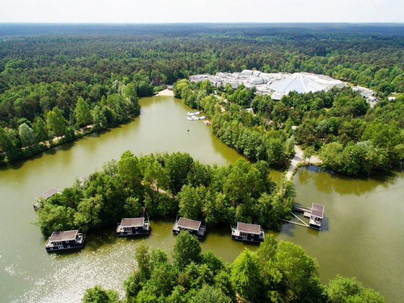 De Aqua Mundo en Market Dome en de woonboten bij Center Parcs Bispinger Heide