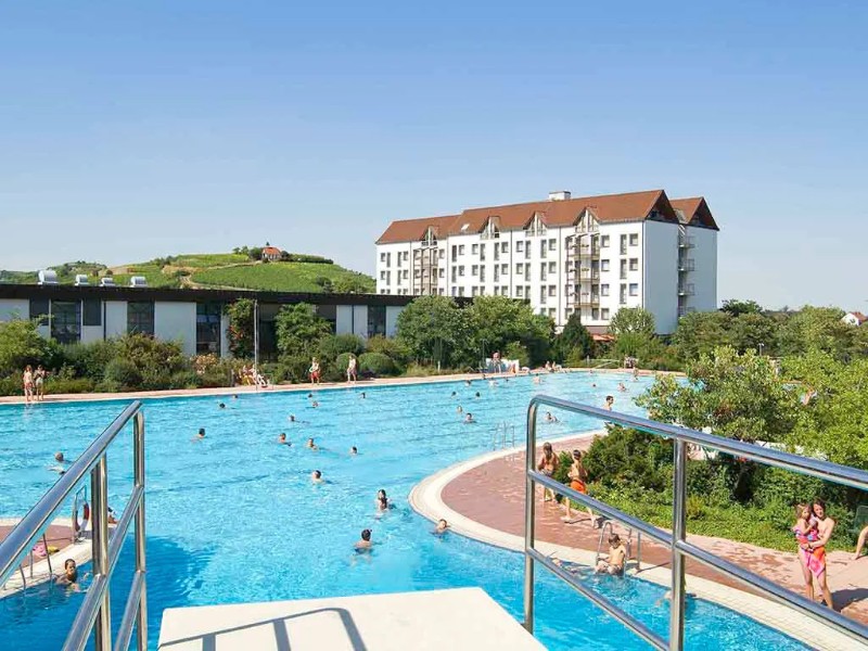 Het reuzenzwembad bij het Wellness Mercure Hotel in Duitsland, Rijnland Palts