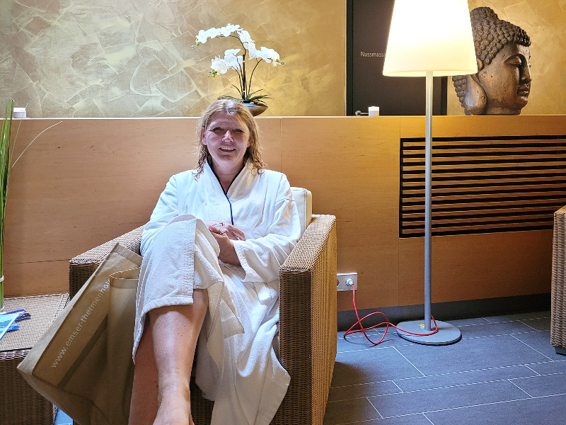 Sabine wacht tijdens een wellness vakantie in Bad Ems op een massage