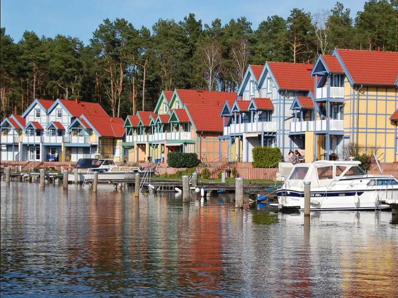 Mooie gekleurde huisjes aan de haven