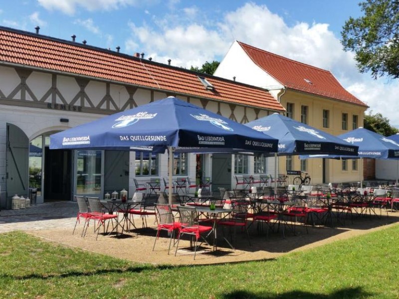 Het terras bij het restaurant en Hotel Brandenburger Dom