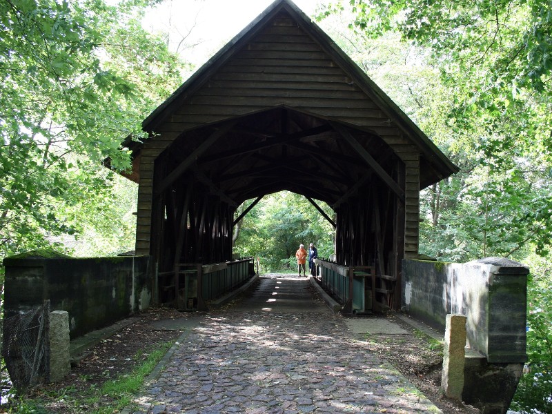 Mooie houten brug op één van de fietpaden van Müritz Nationaal Park
