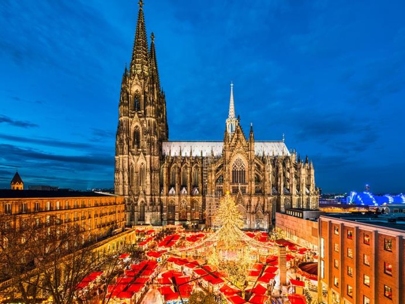 Kerstmarkt bij de grote dom