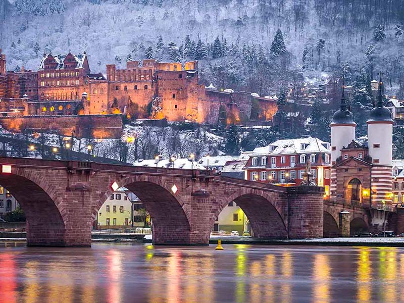 De brug van Heidelberg in de winter