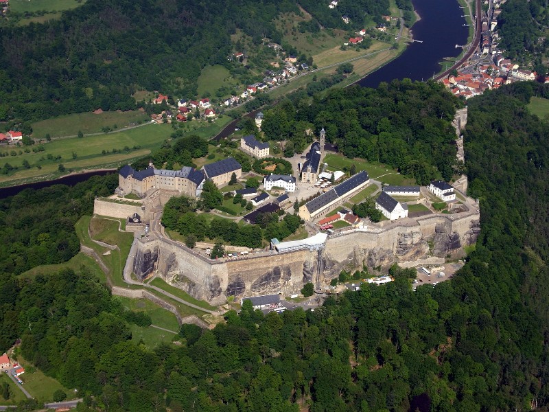De vesting Königstein vanuit de lucht gezien