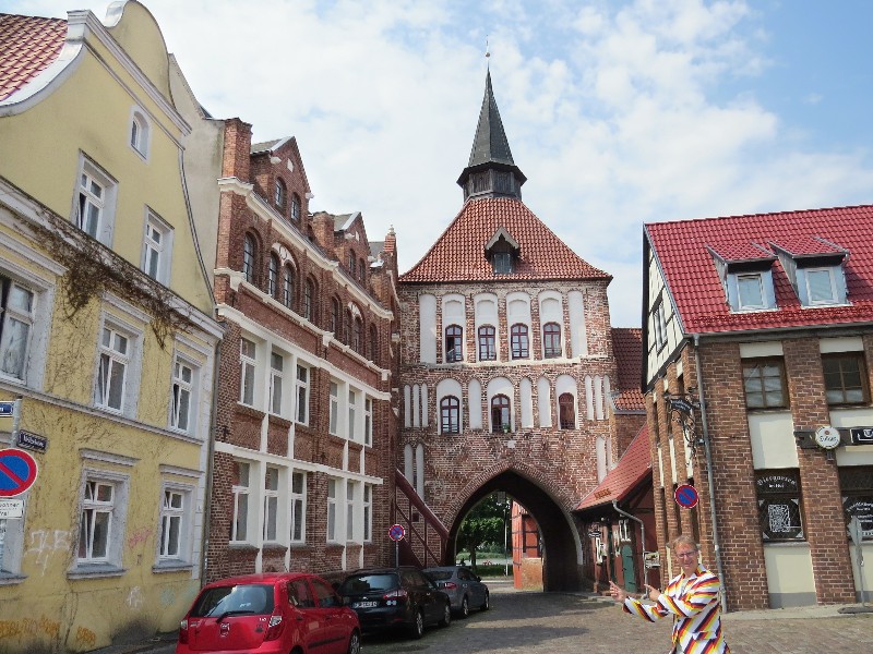 Patrick bij de Middeleeuwse Kütertor in Stralsund