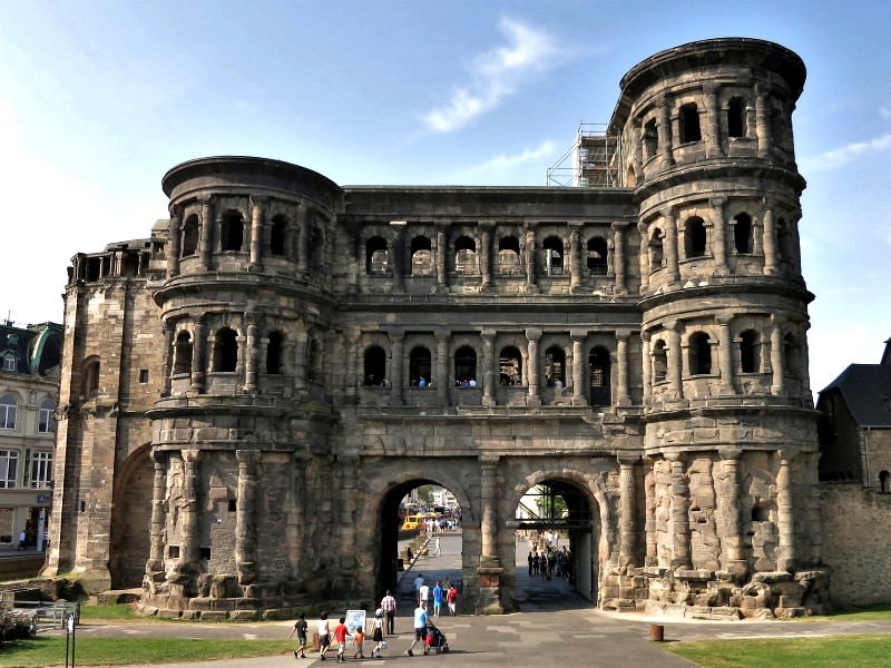 De Romeinse stadspoort Porta Nigra in Trier