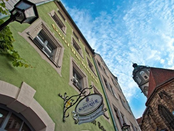 Schwerter Schankhaus & Hotel zit in een 17e eeuws pand aan de Marktplatz