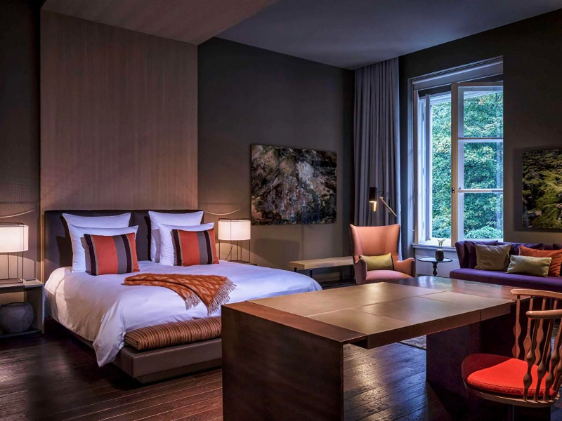 De luxe kamers in hotel SO/Berlin das Stue bieden uitzicht op de zoo