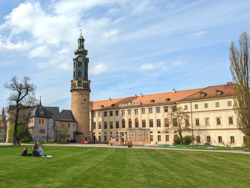 Het stadtschloss van Weimar, gezien vanuit het park