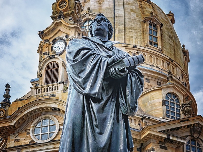 Eén van de vele standbeelden van Maarten Luther. Deze staat in Dresden