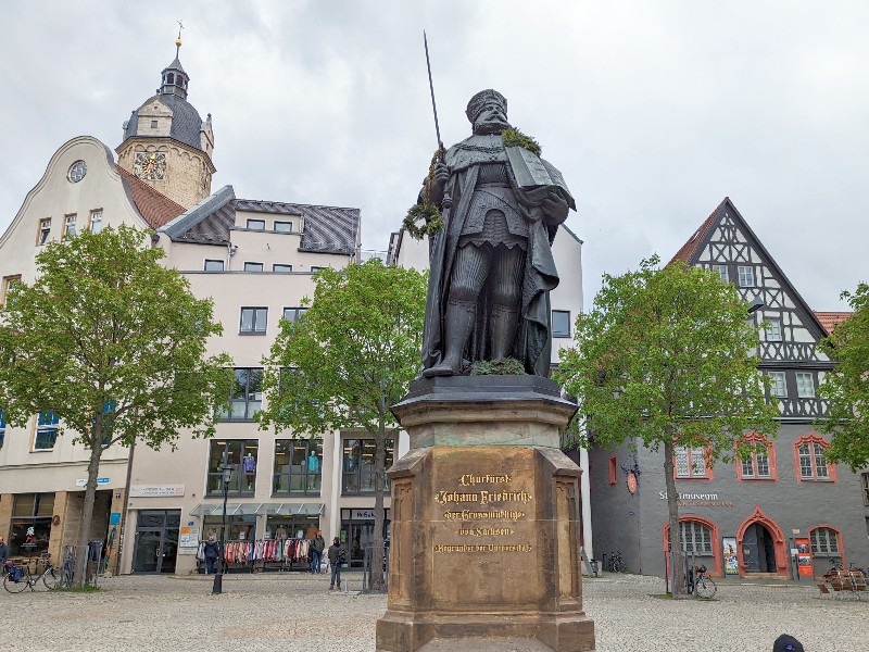 Standbeeld op het Marktplein van Jena