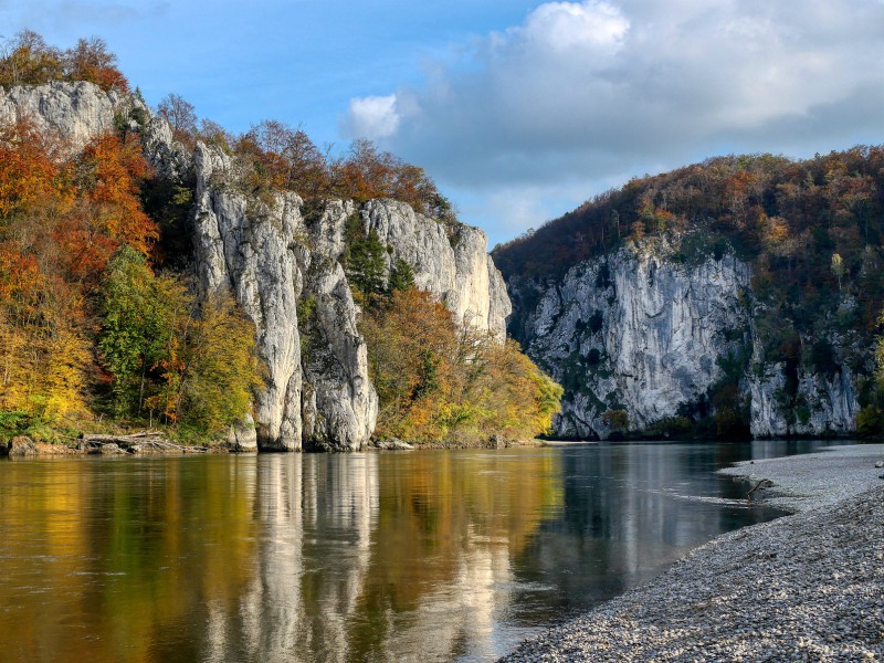 De Duitse Donau stroomt door een prachtig landschap