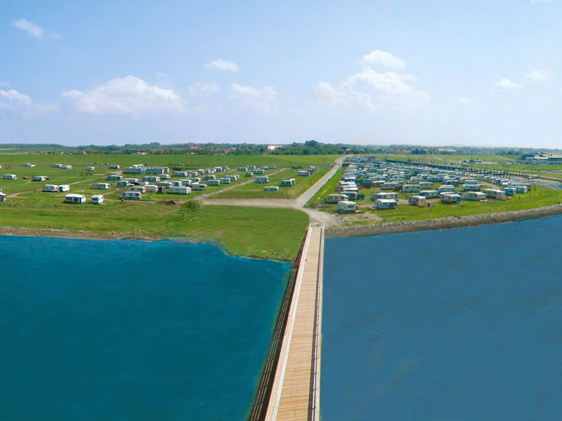 De weidse omgeving van het Knaus Campingpark Dorum aan de Duitse Noordzee