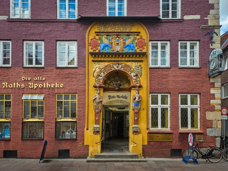 De Alte Raths Apotheke met jugendstil portaal