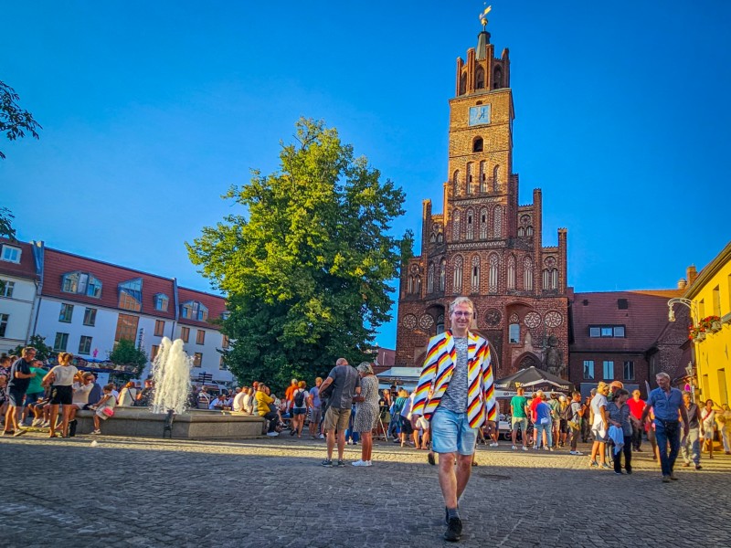 Patrick voor het Altstädtisches Rathaus in Brandenburg an der Havel