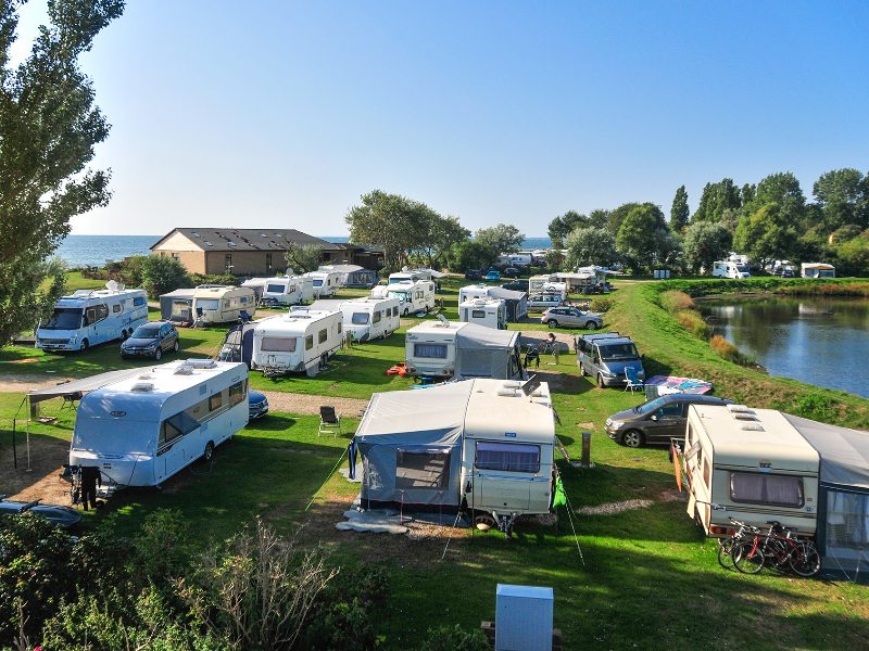 De gezellige en uitgebreide camping Wulfener Hals aan de Oostzeekust in Duitsland, Sleeswijk-Holstein.