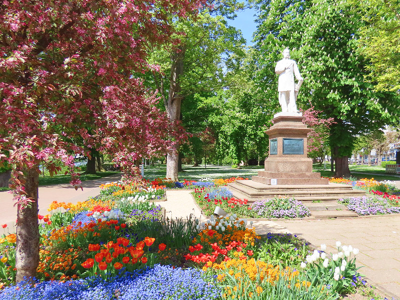 In het kuurpark staat het standbeeld van Keizer Wilhelm I