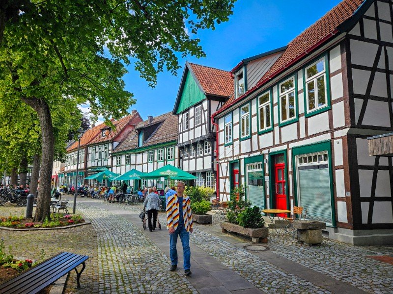 Patrick in Bad Essen bij de vakwerkhuizen