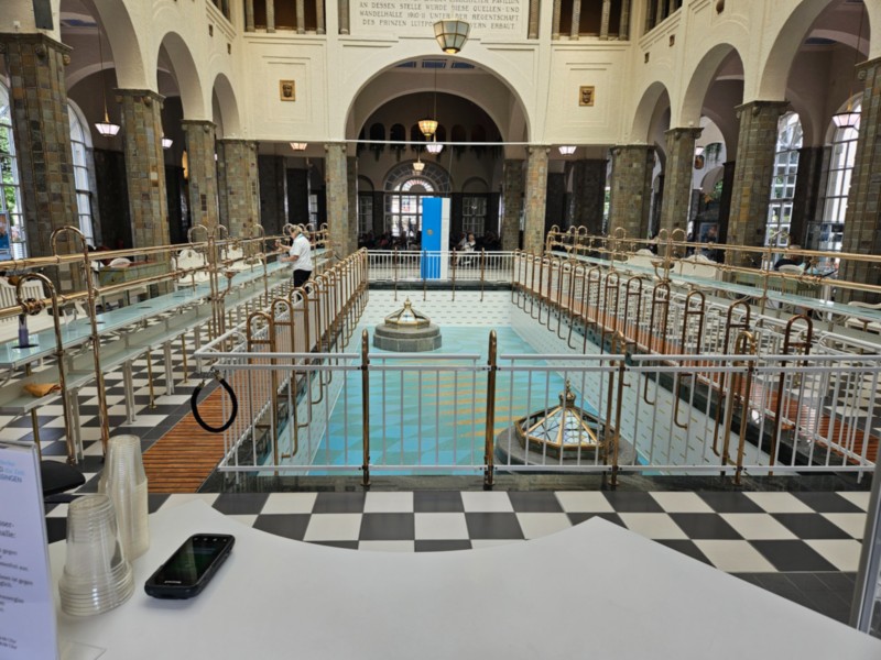 In de Brunnenhalle kan je proeven van het heilzame water