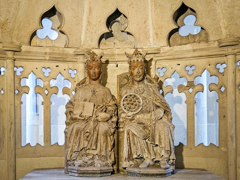 Beelden van Otto de Grote en Editha in de Dom