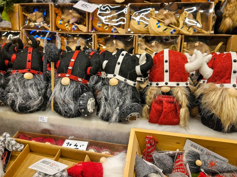 Op de kerstmarkt kan je deze Vikingen kopen