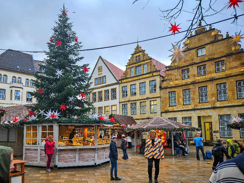 De kerstmarkt op de oude markt in Bielefeld