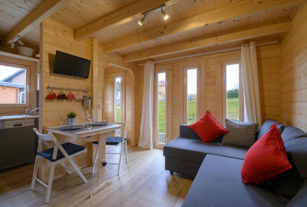 Knusse chaletjes op campingpark Chalets Am National Eifel in Duitsland