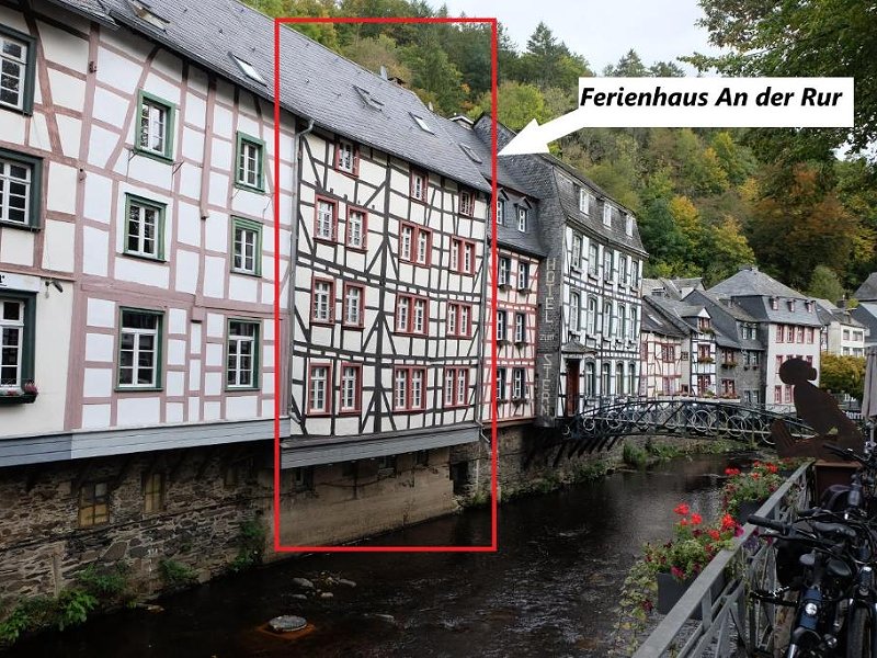 Het geweldig gelegen Ferienhaus an der Rur is biedt mooie appartementen midden in het historisch centrum van Monschau.