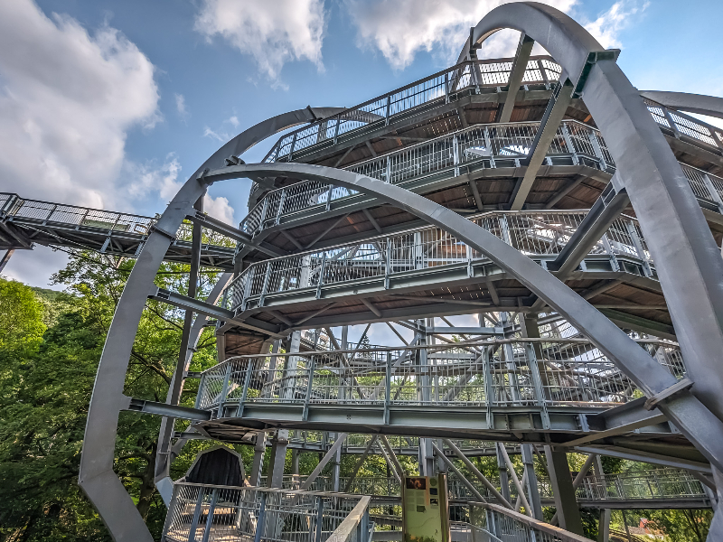 De toren van het boomkroonpad bij Bad Harzburg in de Harz