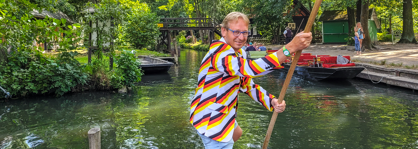 Patrick speelt voor Gondelier in het Spreewald, een prachtig natuurgebied in de deelstaat Brandenburg