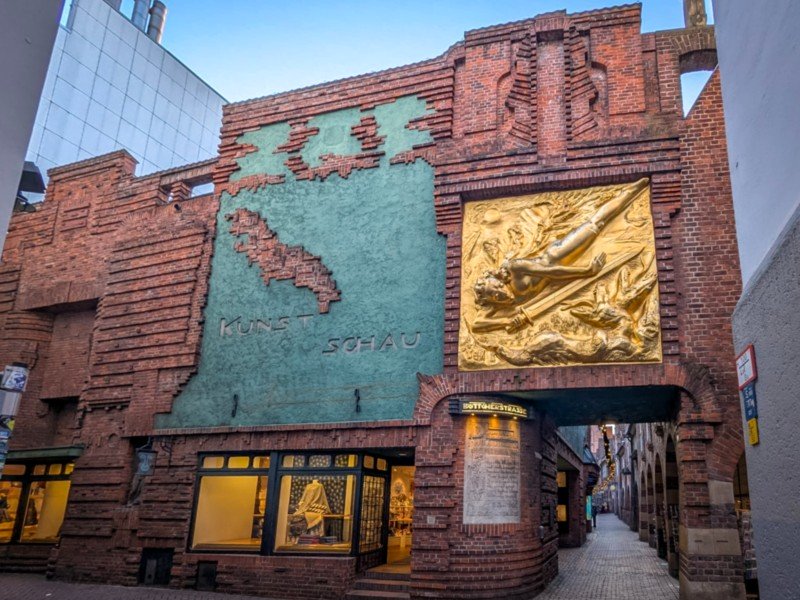 Poortje naar de Brötscherstrasse in Bremen