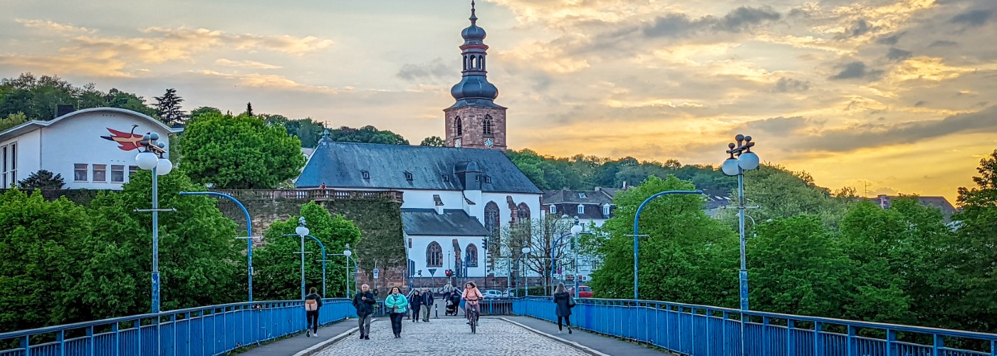 De oude brug over de Saar in Saarbrücken