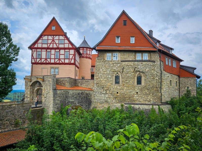 Patrick op de valbrug bij Burg Bodenstein